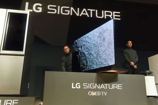 Models display the G6, LG Electronics (LG)'s newest flagship 4K HDR-enabled, 77-inch OLED TV on January 5, 2016 in Las Vegas, Ne
