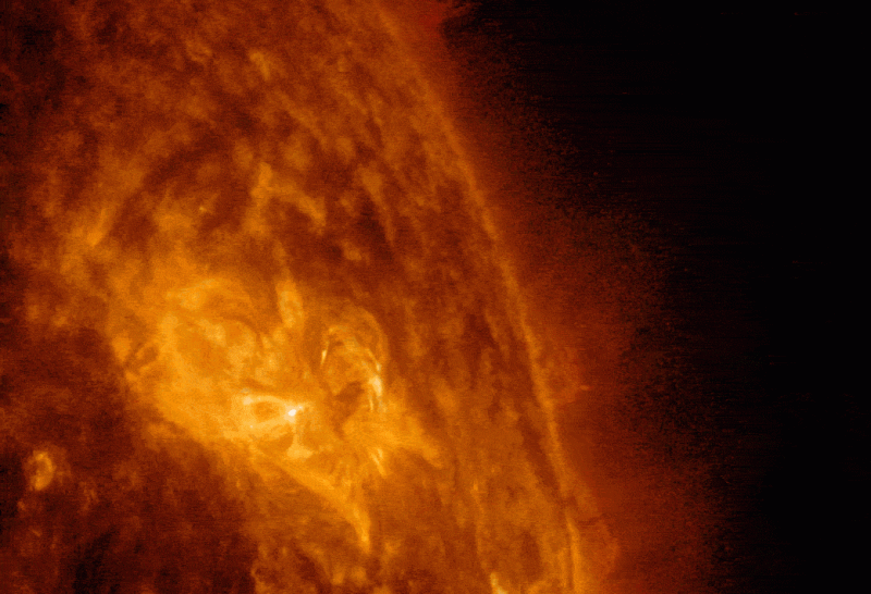 NASA's SDO captures images of a mid-level solar flare