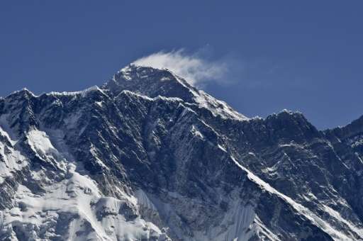 Nepali soldiers have kicked off efforts to partially drain a giant glacial lake near Mount Everest, fearing possible flooding