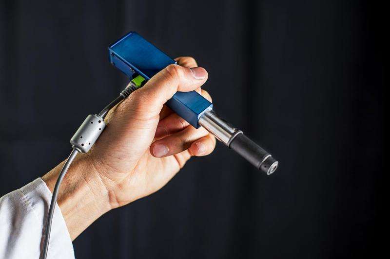 New pen-sized microscope could ID cancer cells in doctor's offices and operating rooms