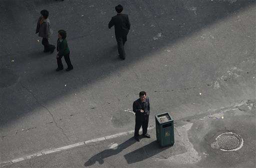 North Korea, a smokers' paradise, now urging people to quit