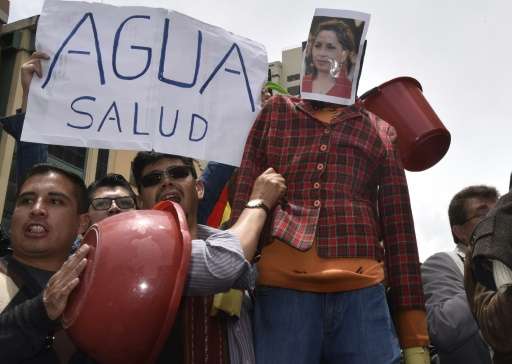 People protest in La Paz on November 18, 2016 against Bolivia's water shortage