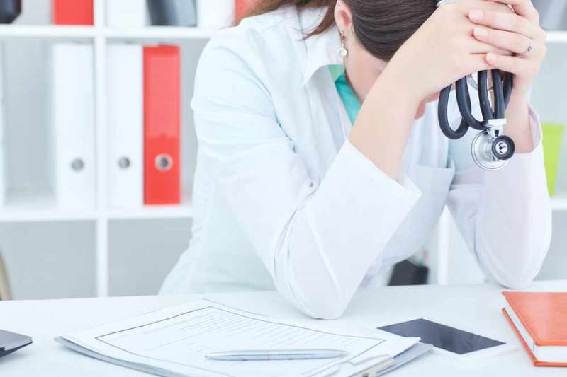 医生职业倦怠:研究人员识别有效的干预措施