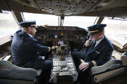Pilots, air traffic controllers shifting to text messaging