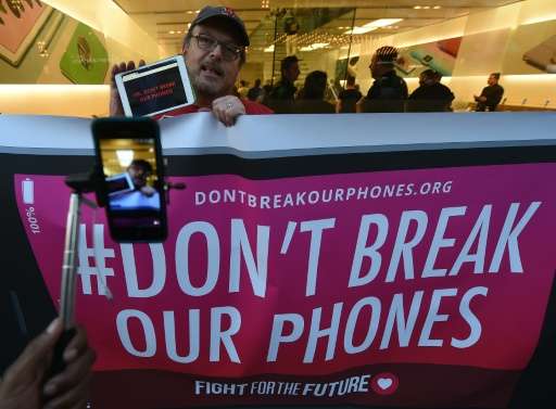 Protesters demonstrate outside an Apple Store as they object to the US government's attempt to create a backdoor to hack into th