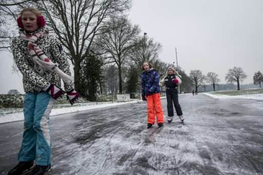 Record high temperatures in the Netherlands is melting fervent Dutch skaters' hopes of gliding over frozen canals or taking part