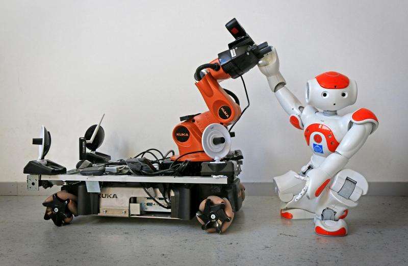 Robots come to each other's aid when they get the signal