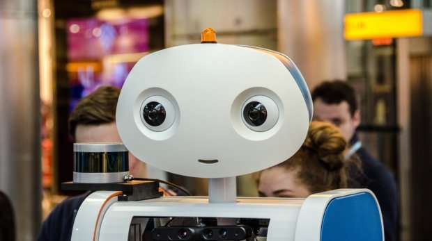 Robot spencer accompanies first passengers at Schiphol airport
