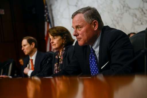 Senators Richard Burr (R) and Dianne Feinstein (C) of the Senate Intelligence Committee, pictured on February 9, 2016, unveiled 