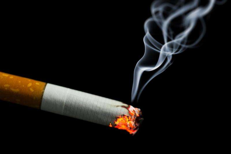 Smoking increases risk of precancerous colorectal lesions in women more than in men