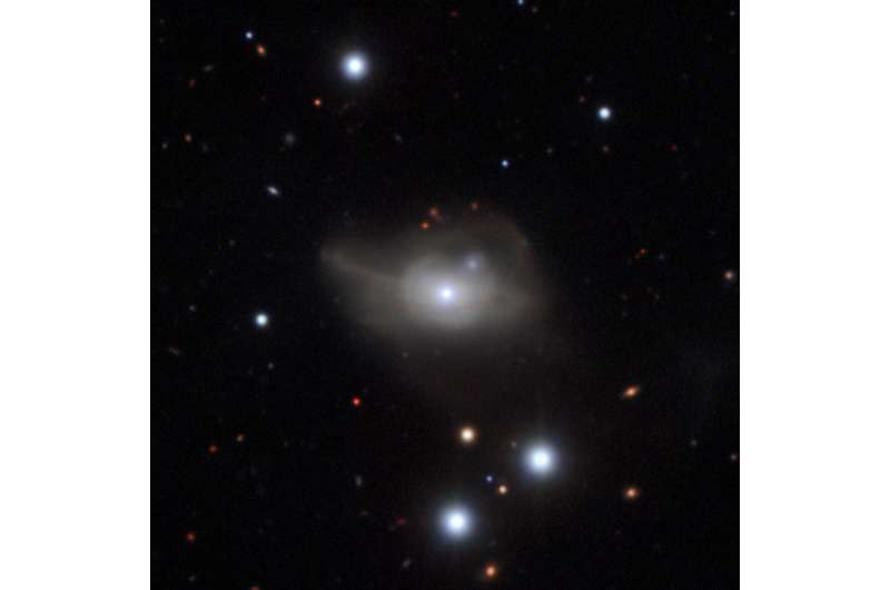 Starving black hole returns brilliant galaxy to the shadows