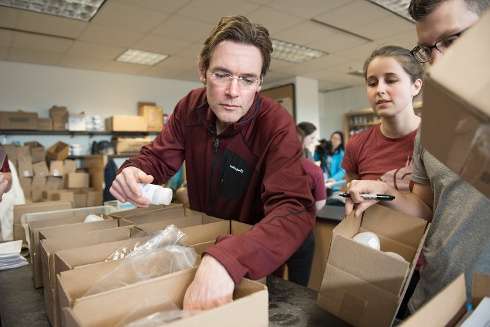 Study team assembles water-testing kits bound for Flint, Michigan