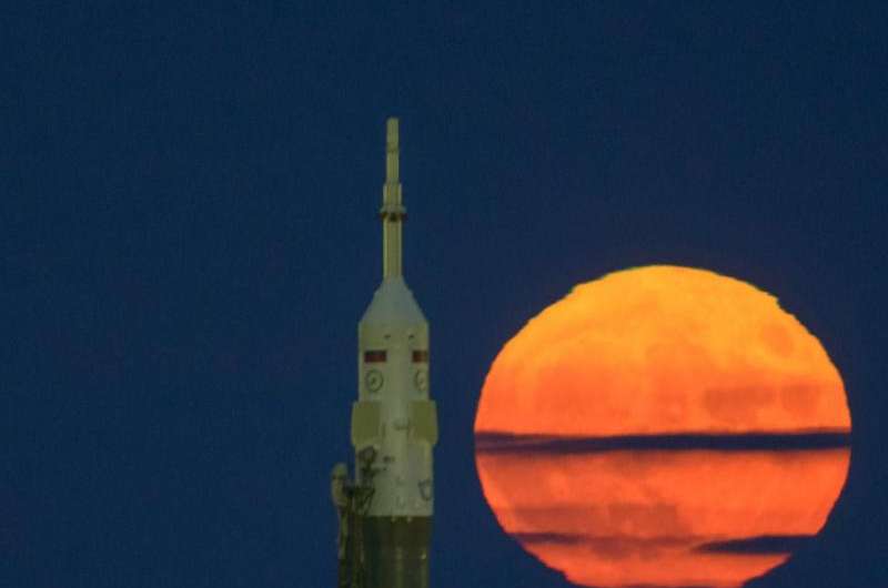 Supermoon and Expedition 50 Soyuz