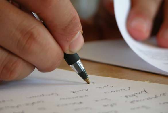 Taking notes boosts memory of jurors, new study finds