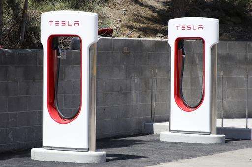 Tesla to end free use of supercharging stations