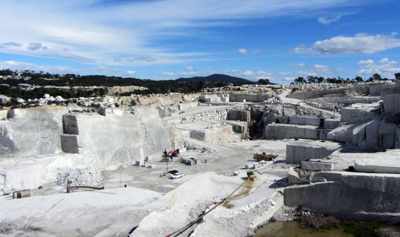 The granite of Sierra de Guadarrama requests designation of origin