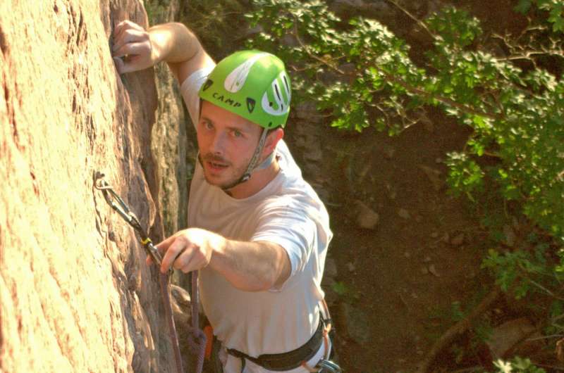 Theoretical climbing rope could brake falls