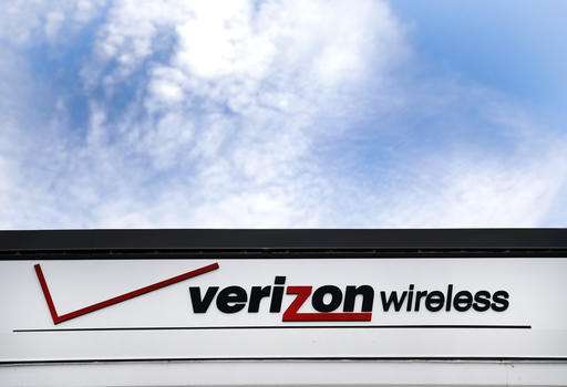 Verizon cuts jobs in stores as wireless growth slows