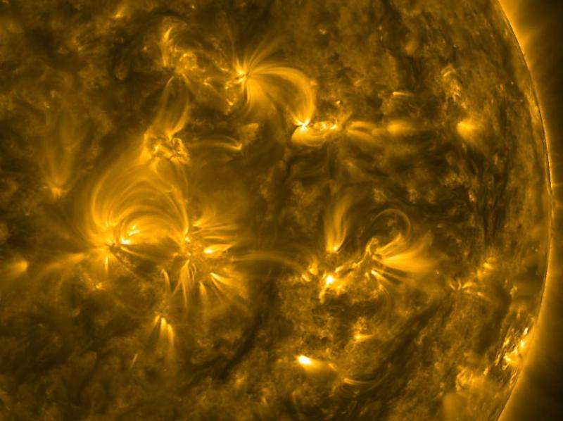 Video: SDO sees tangled connections