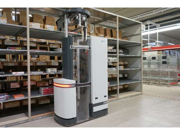Warehouse item-picking robot is a perception-controlled mover