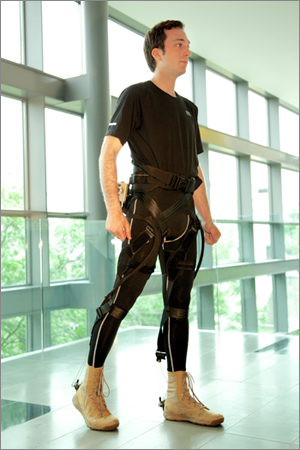 Wyss Institute collaborates with ReWalk Robotics to develop wearable exosuits for patients with limited mobility