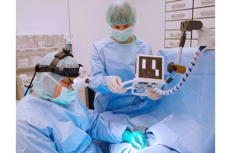 AR glasses help surgeons when operating on tumors