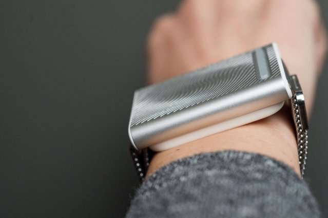 Engineers create wristbands that keep wearers thermally comfortable