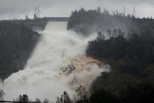 Gaping hole in spillway for tallest US dam keeps growing (Update)
