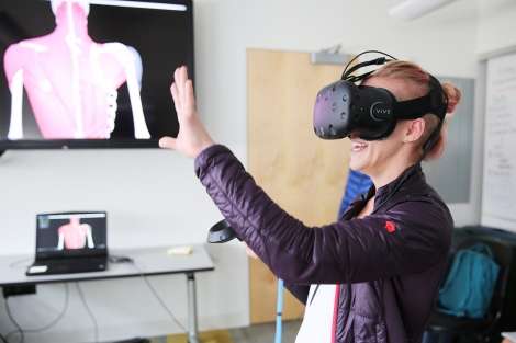 How VR is revolutionizing the way future doctors are learning about our bodies
