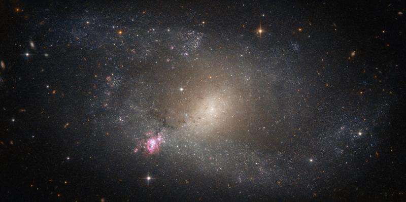 Hubble catches starbursts in a barred spiral galaxy