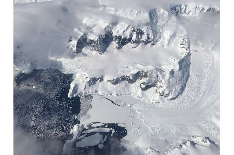 IceBridge Launches Two Sets of Antarctic Flights