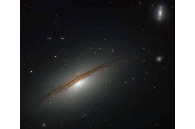 Image: Hubble showcases a remarkable galactic hybrid