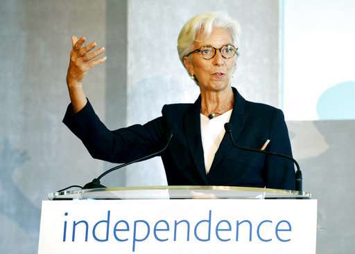 IMF chief tells central bankers to not dismiss bitcoin