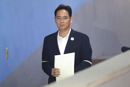 Lawyers, prosecutors face off at Samsung heir's appeal case
