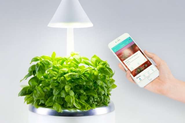 Smart, soil-free microgarden lets users optimize growing conditions while cutting water and resource use