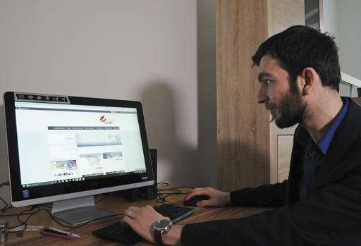 Syrian IT expert extends web lifeline to fellow migrants