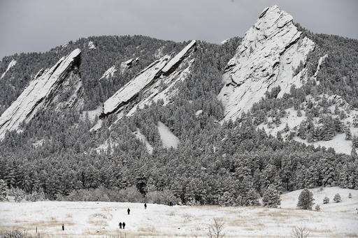 Western snowstorm draws skiers, but leaves deadly conditions