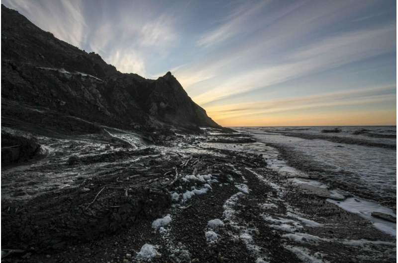 When the Arctic coast retreats, life in the shallow water areas drastically changes