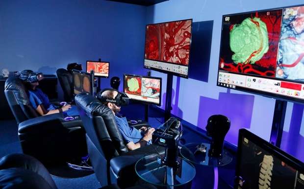 Virtual reality system helps surgeons, reassures patients