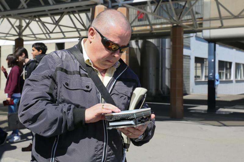 A touchable tablet to guide the visually impaired