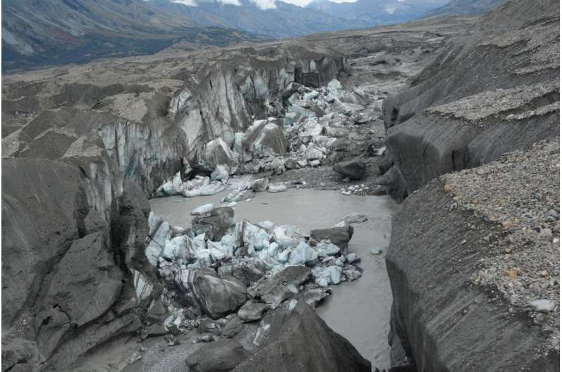 Retreating Yukon glacier caused a river to disappear