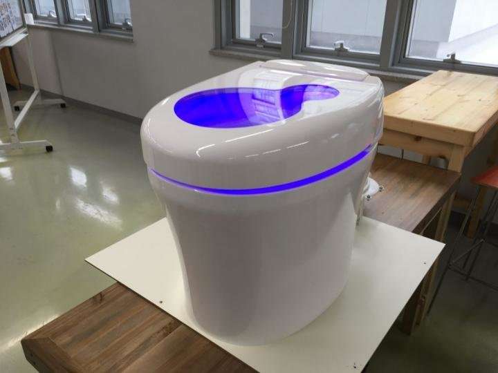 Science walden 'waterless toilet' displayed at DDP