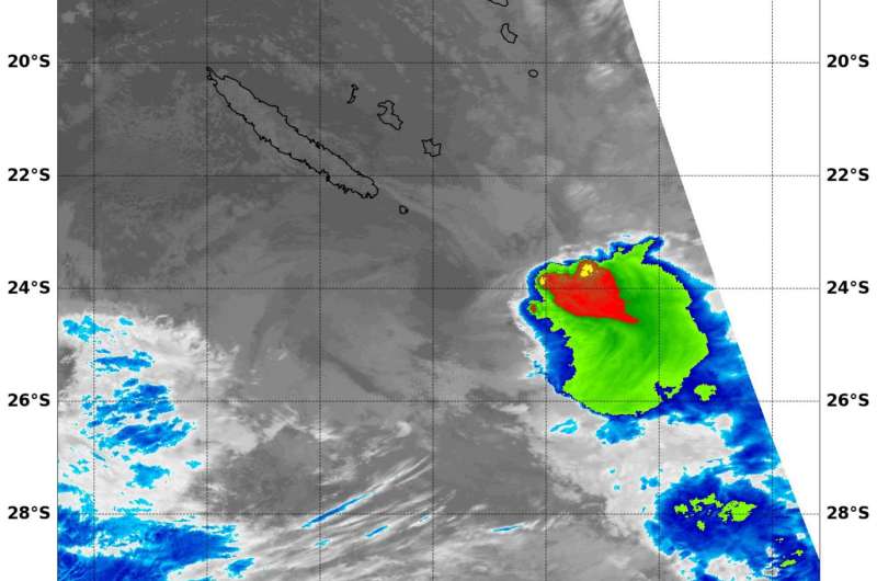NASA sees Tropical Cyclone Donna shearing apart