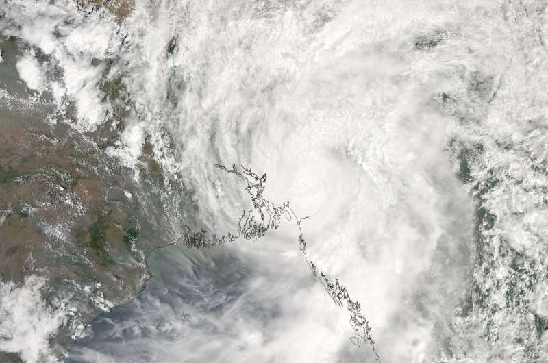 NASA sees Tropical Cyclone Mora making landfall in Bangladesh