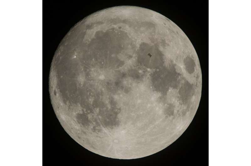 Image: Space station transits the moon