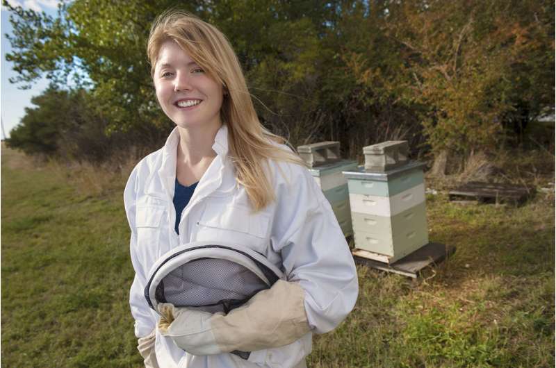 Researcher reports key components of honey bee antiviral defense