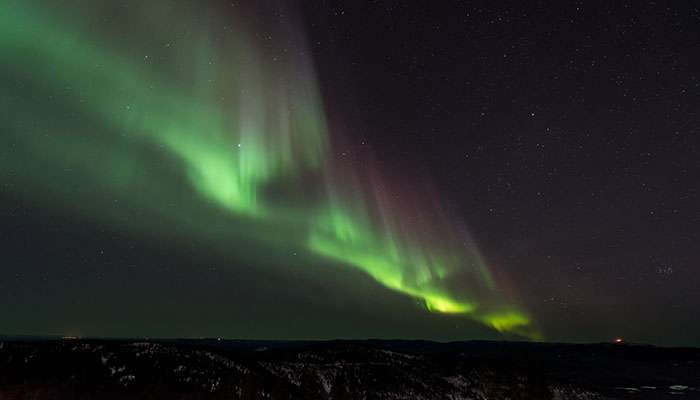 Mathematical model confirms the hypothesis of the origin of auroral sounds
