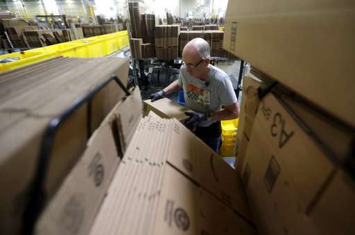 Thousands show up for jobs at Amazon warehouses in US cities