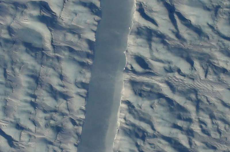 NASA snaps picture of new crack in Greenland ice shelf
