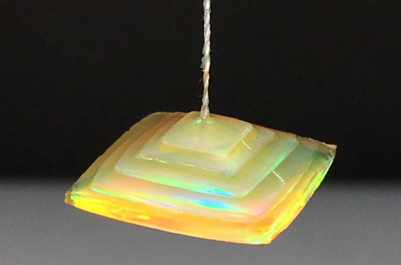 A self-healing structural color hydrogel inspired by nature